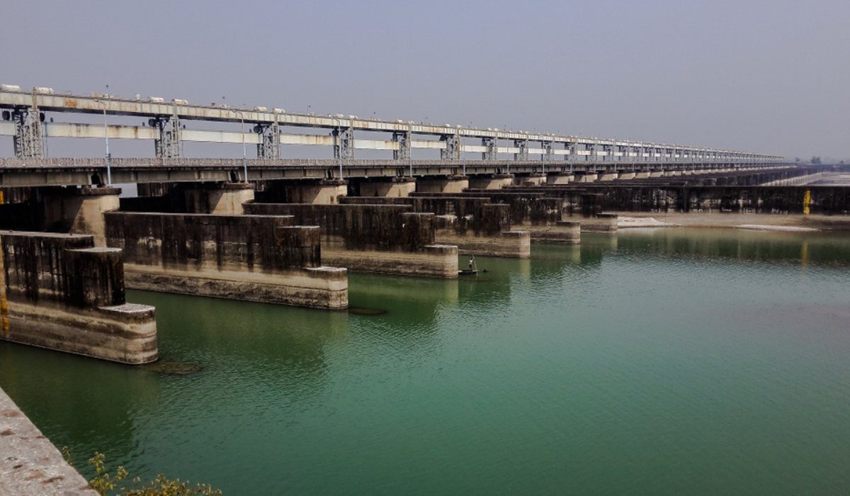 🌊 बिहार में फरक्का बैराज के सभी गेट खोले गए: 9 जिलों में बाढ़ का खतरा मंडराया
