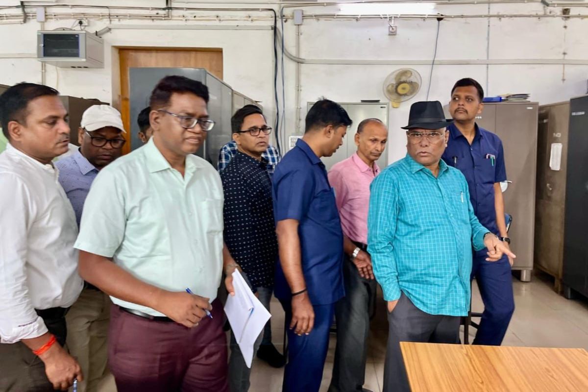 एक्शन में झारखंड के पेयजल एवं स्वच्छता मंत्री योगेंद्र प्रसाद, 7 कर्मियों को शोकॉज