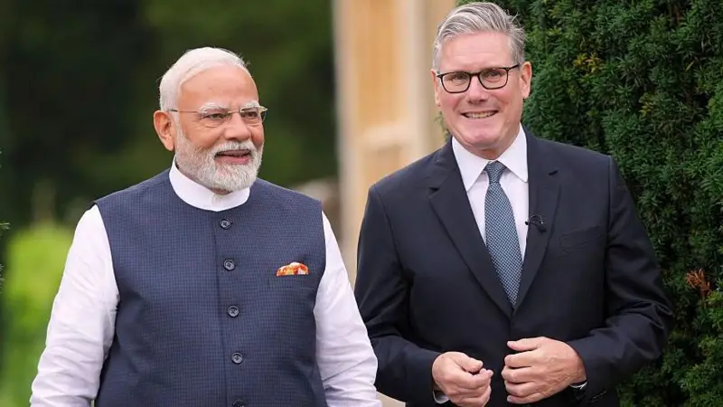 भारत-ब्रिटेन व्यापार समझौता: व्हिस्की से लेकर लग्ज़री कार तक, भारतीय बाज़ार को मिलेंगे ये फायदे