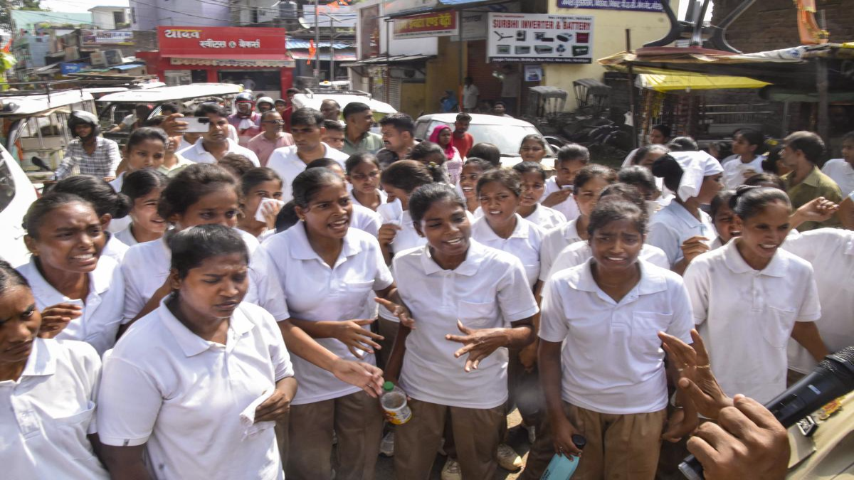 गोरखपुर में महिला सिपाहियों को ट्रेनिंग से पहले प्रेग्नेंसी टेस्ट का आदेश – क्यों फूट-फूटकर रोने लगीं रिक्रूट्स?