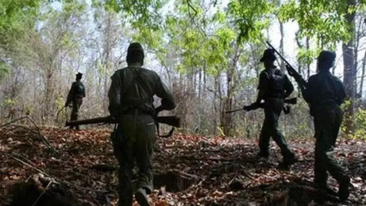 बीजापुर मुठभेड़: सुरक्षाबलों और नक्सलियों के बीच ताबड़तोड़ फायरिंग, एक नक्सली ढेर