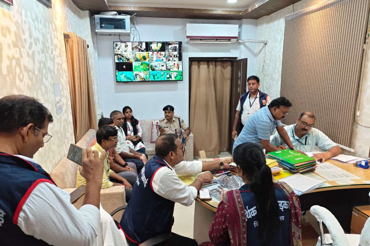 Raid In Bihar: भागलपुर में सब-रजिस्ट्रार के ठिकाने पर EOU की छापेमारी, करोड़ों की काली कमाई का खुलासा